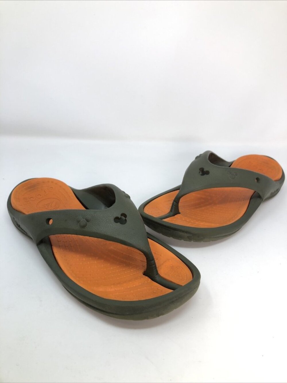 Disney Crocs Shoes W8 M6 Mickey Mouse Green Cushioned Thong Sandals Flip Flops